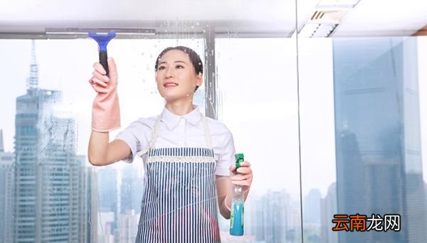 怎么用报纸擦玻璃 如何用报纸擦玻璃