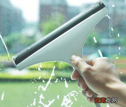刮玻璃器清洁工具怎么用