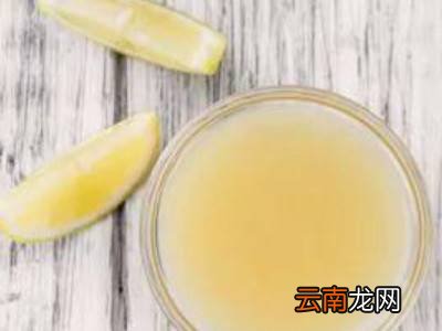 厕所地板瓷砖上的污垢怎么去除