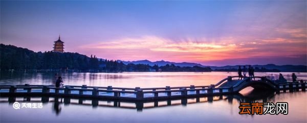 淡妆浓抹总相宜上一句 淡妆浓抹总相宜上一句是什么