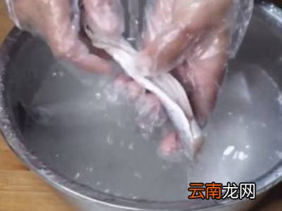 带鱼段怎么处理干净