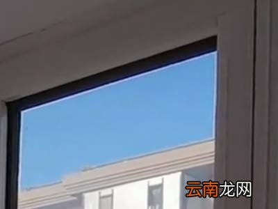 开暖气后窗户上全是水怎么解决