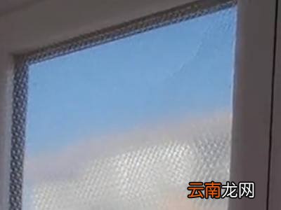 开暖气后窗户上全是水怎么解决