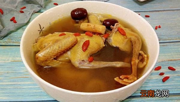 产妇吃鸽子汤的功效与作用 产妇吃鸽子汤的功效与作用是什么