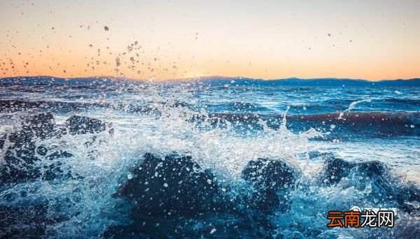 滚滚长江东逝水浪花淘尽英雄全诗 滚滚长江东逝水浪花淘尽英雄的全诗