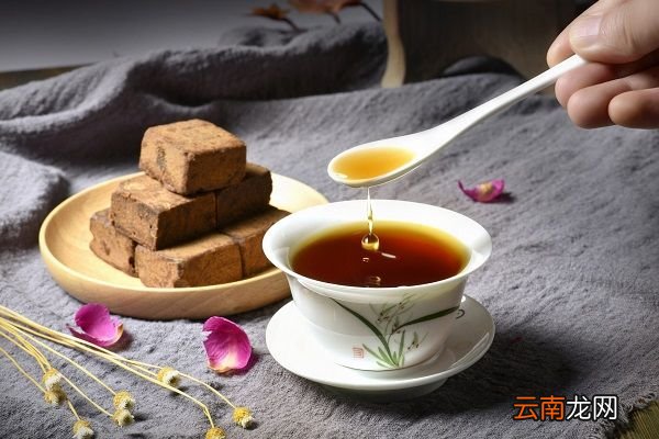 大姨妈来了喝红糖水的功效与作用 大姨妈来了喝红糖水的功效
