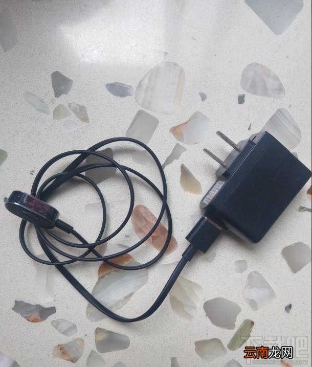小天才电话手表充电口在哪? 小天才z6正确充电的方法