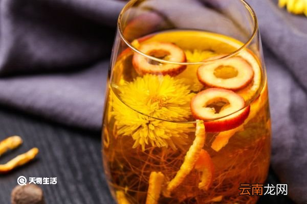 枸杞子与菊花泡水喝的功效 枸杞子与菊花泡水喝的功效与作用