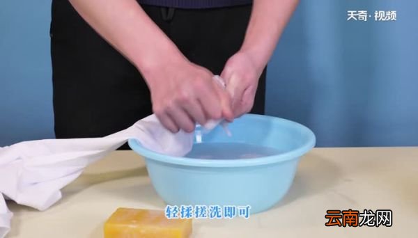 彩色笔弄到衣服上怎么办 如何处理彩色笔弄脏衣服