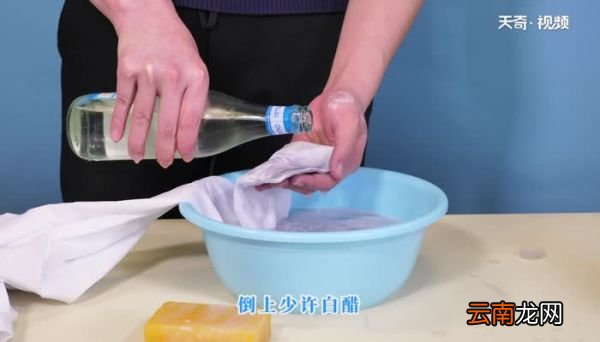钢笔墨水弄到衣服上怎么洗 如何处理钢笔墨水弄脏的衣服