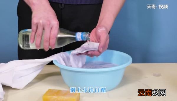 红笔水怎么洗掉小技巧 如何处理衣服上的红笔水
