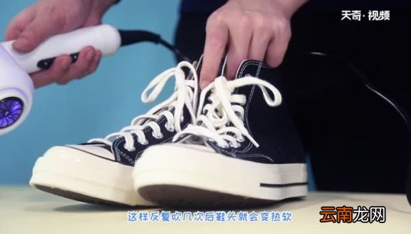 匡威前面太窄了挤脚小妙招 匡威的鞋子挤脚怎么办