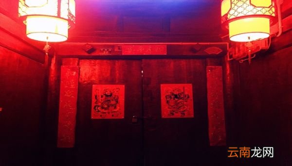 对联中间的那个叫什么 对联中间被称为什么
