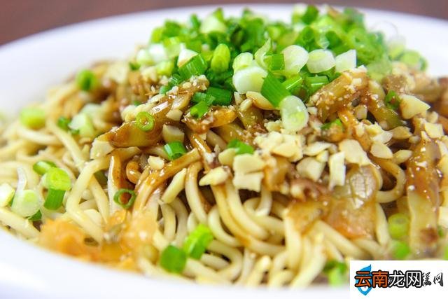 详细教程和配料都告诉你 热干面的制作方法