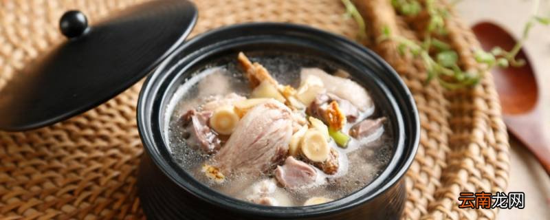 冬天煲鸭汤放什么材料