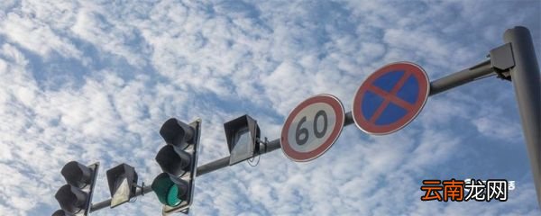 红绿灯怎么看 三岔路口红绿灯怎么看