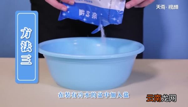 快速将皱巴巴的衬衫弄平整的妙招 如何让衣服褶皱轻松变平整