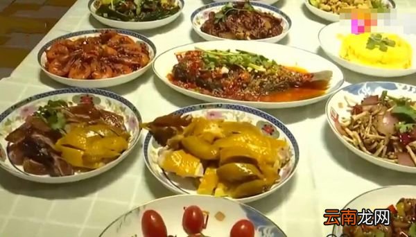 团年是中午还是晚上 团年是中午吗
