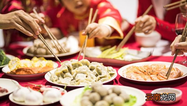 团年是中午还是晚上 团年是中午吗