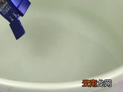 衣服沾油了用什么洗干净