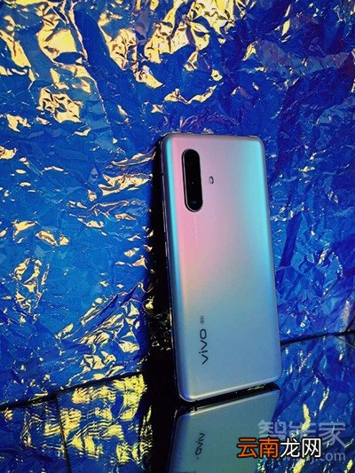 vivox30卡槽在哪里