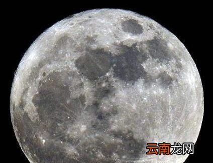 月球是空心的还是实心的?