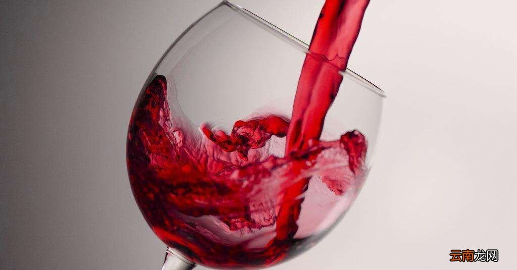 葡萄酒杯的杯梗有什么用？