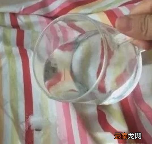 如何去除衣服或者床单上的血渍？