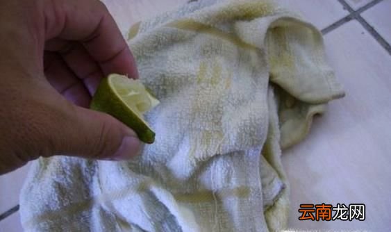 如何去除衣服或者床单上的血渍？