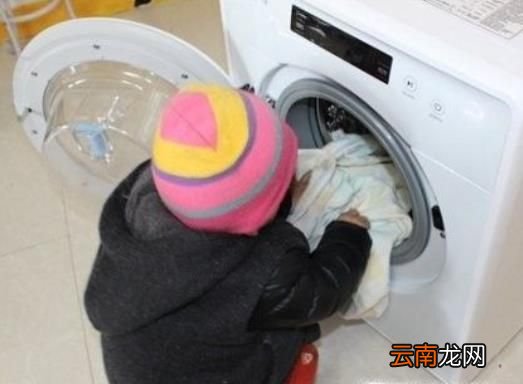 如何去除衣服或者床单上的血渍？