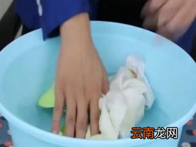 发黄的枕套怎么洗干净