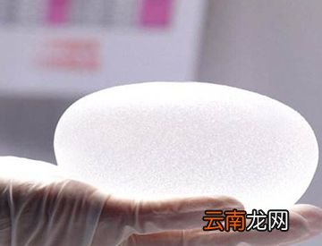 隆胸后乘飞机硅胶假体会爆炸吗？