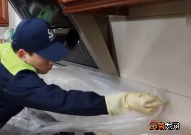 侧吸式油烟机清洗的步骤