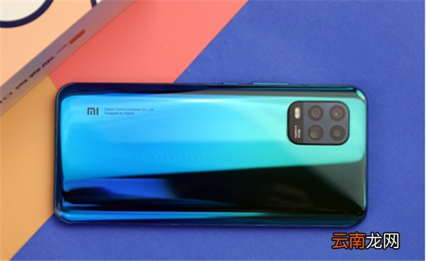 小米10青春版是曲面屏吗