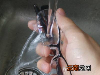 眼镜怎样清洗才能干净如新