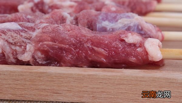 山羊肉和绵羊肉哪个膻味大 山羊肉和绵羊肉膻味哪个大