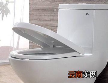 马桶抽水的漩涡是地转偏向力造成的吗？