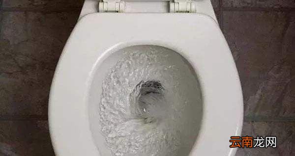 马桶抽水的漩涡是地转偏向力造成的吗？
