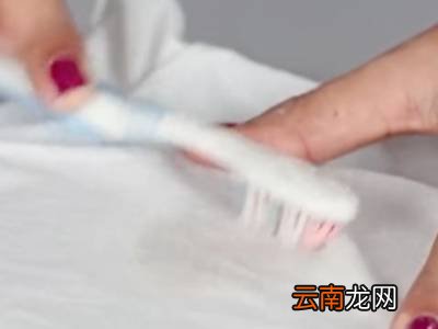 白色皮衣染色了怎么才能洗掉