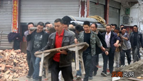 梦见别人家出殡的队伍 梦见别人家出殡的队伍是什么意思