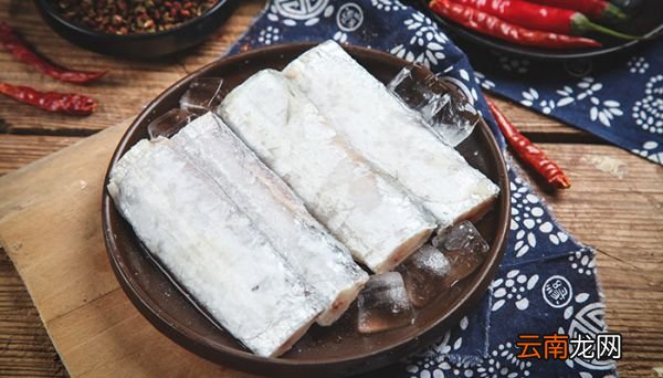 带鱼怎么处理干净 带鱼的鱼鳞要刮掉吗