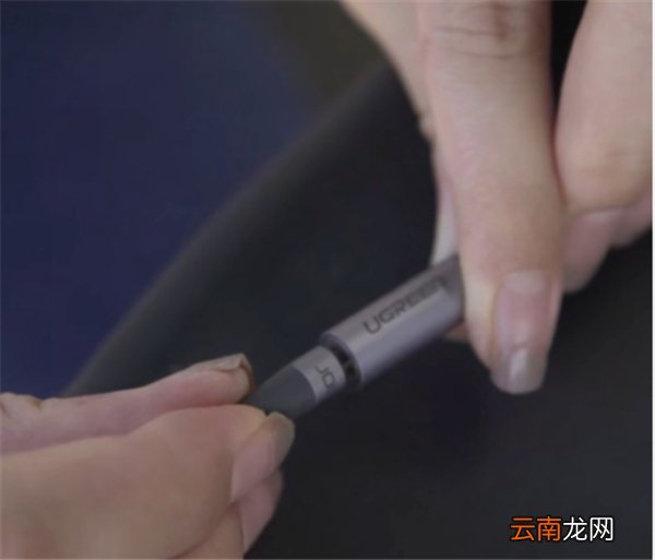 华为nova6怎样用耳机