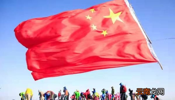 生在红旗下长在春风里出自哪里我们生在红旗下长在春风里出自哪里