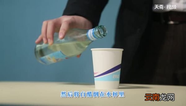 白色鞋边渗入辣椒油怎么清理 鞋白边上滴上辣椒油怎么除掉