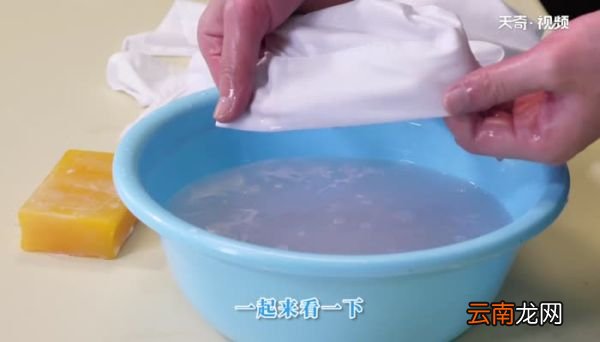 樱桃汁弄到衣服上怎么洗 樱桃汁弄到白色衣服上怎么洗