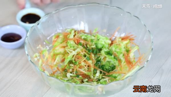 西葫芦鸡蛋馅饺子怎么调好吃 西葫芦鸡蛋馅饺子怎么调馅