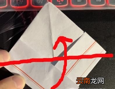 如何用纸折叠小船