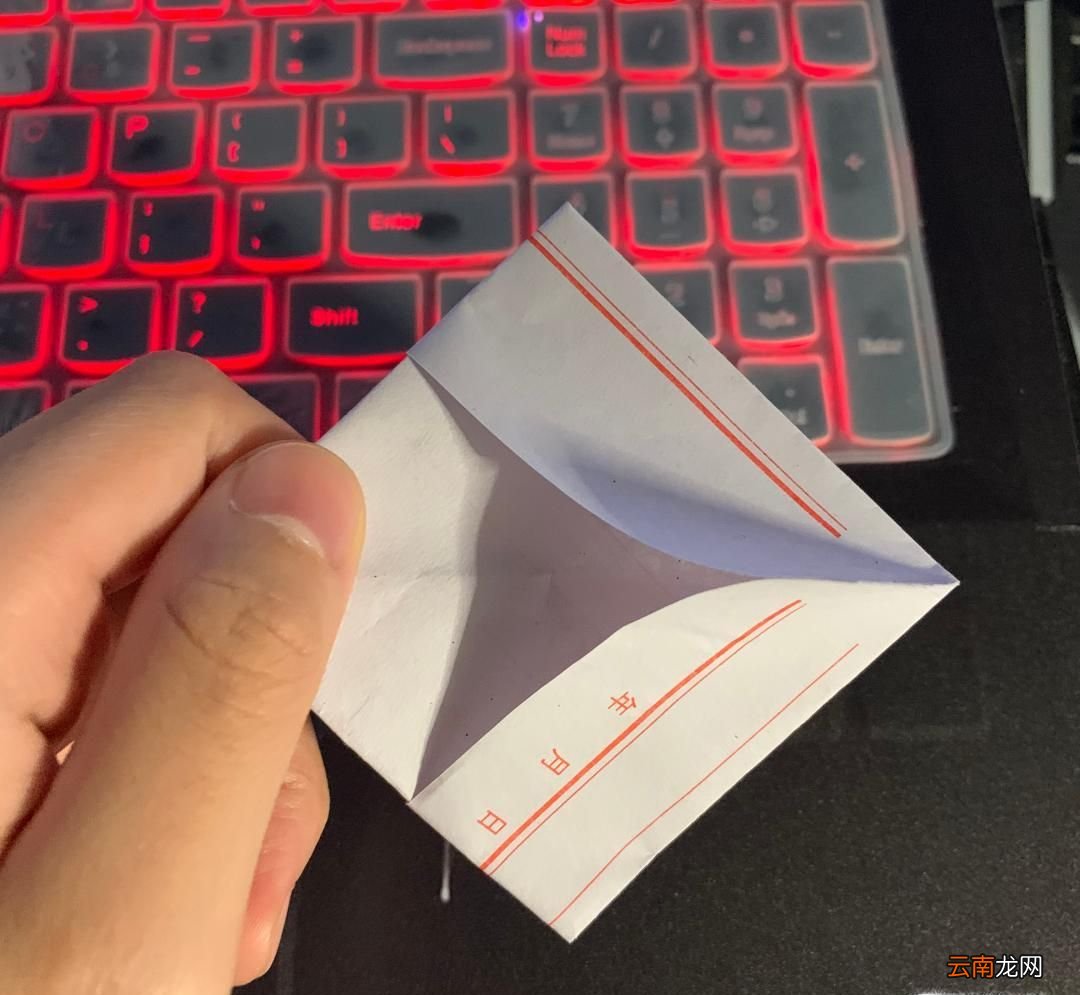如何用纸折叠小船