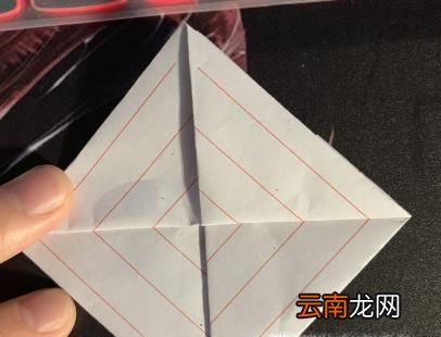如何用纸折叠小船