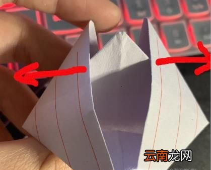 如何用纸折叠小船